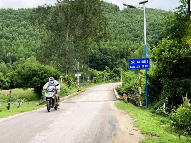 Cầu Ba Khe 2 không có lan can.