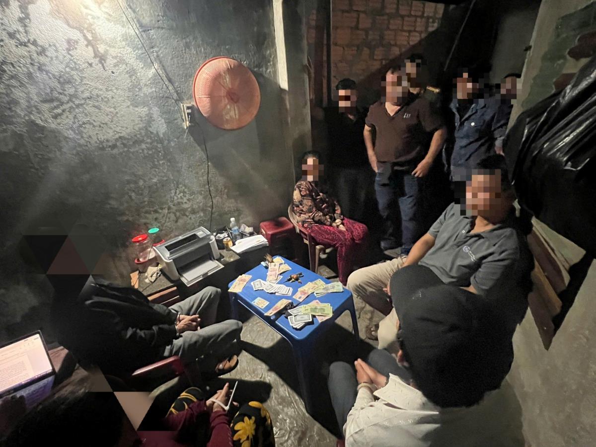 Công an xã Bình Sơn bắt quả tang 1 vụ đánh bạc trên địa bàn.