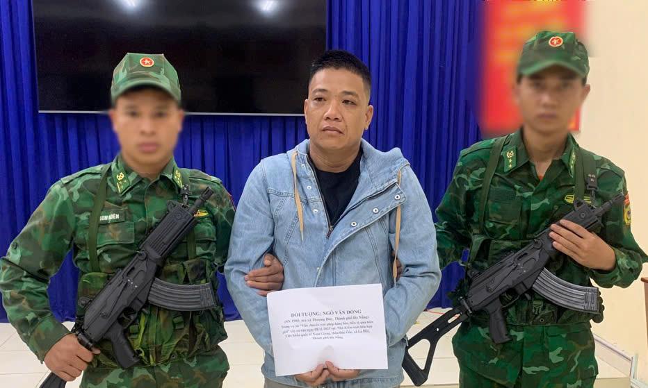 Đối tượng Ngô Văn Đồng bị bắt cùng tang vật.