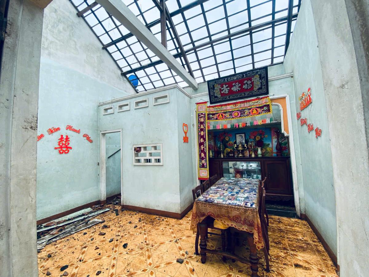 Các lực lượng giúp dân khắc phục sau lốc xoáy