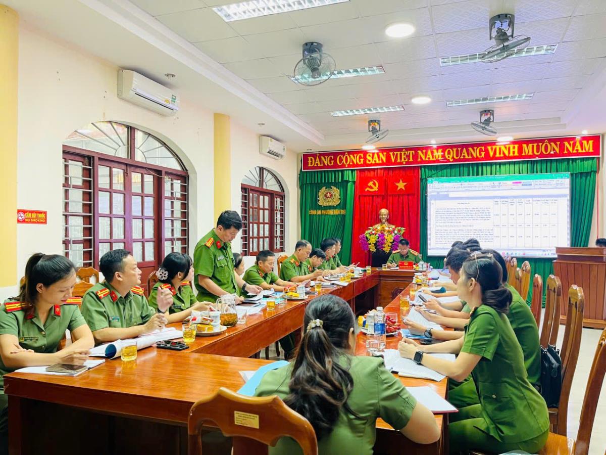 Đại tá Nguyễn Hà Lai, Phó Giám đốc Công an TP Đà Nẵng phát biểu chỉ đạo tại hội nghị.