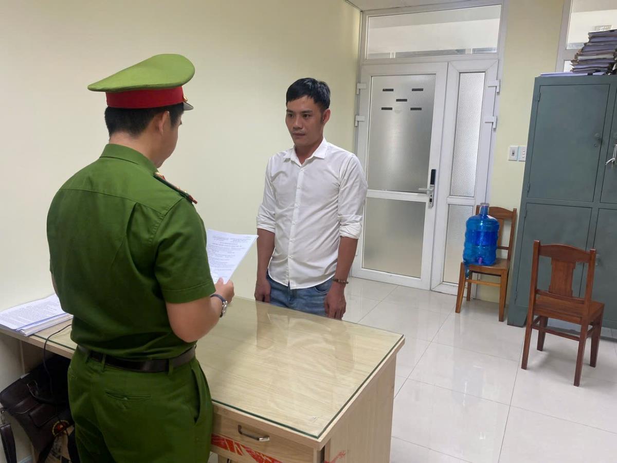 Tống đạt các quyết định đối với Trần Viết Lực.