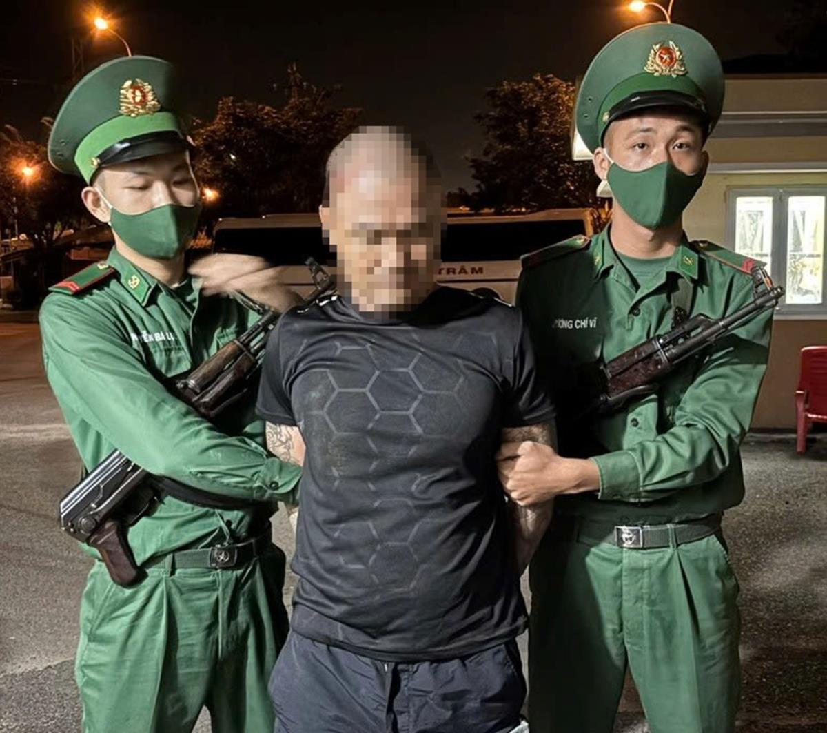 Đối tượng P.V.C bị BĐBP bắt giữ cùng số ma túy tang vật.