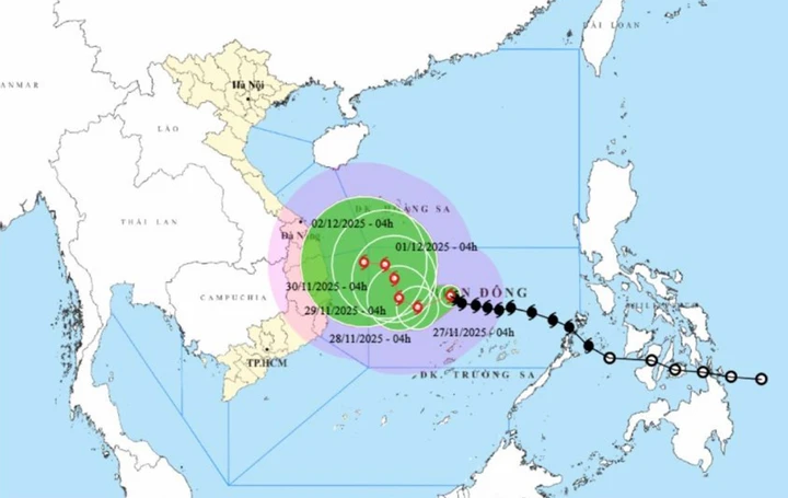 Bản đồ dự báo đường đi, khu vực ảnh hưởng của bão số 15 Koto. (Nguồn: NCHMF)