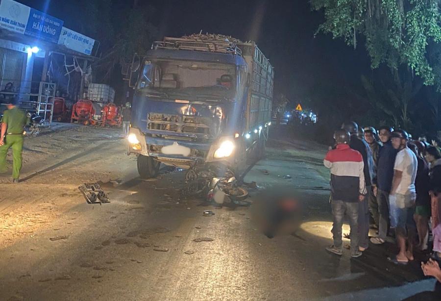 Hiện trường vụ TNGT trên đường Trường Sơn Đông.