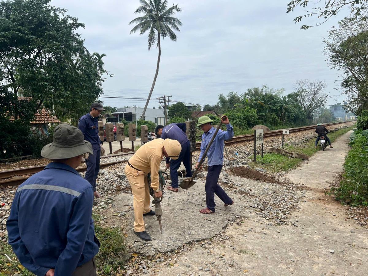 Hiện trường có đường ngang dân sinh tự phát được đóng