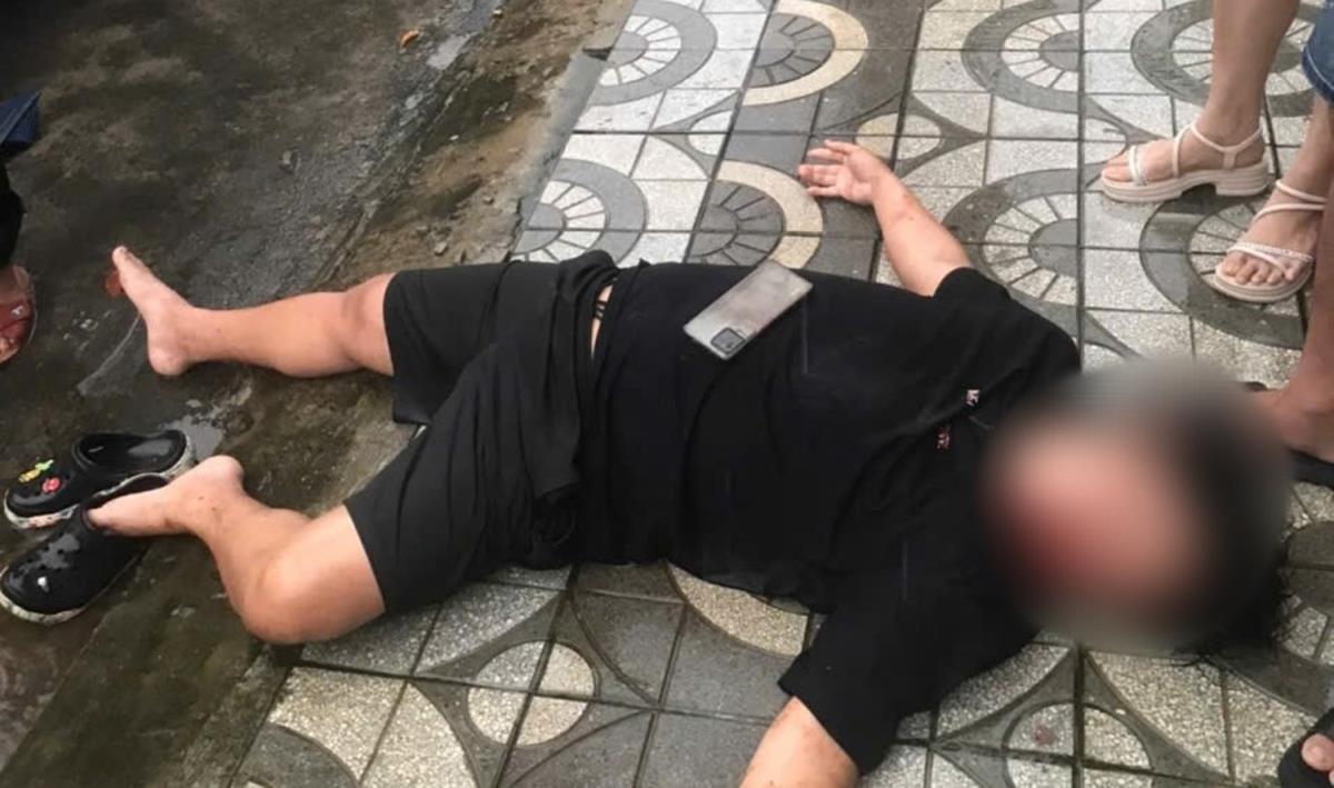 Anh N. bị đánh bất tỉnh tại hiện trường.