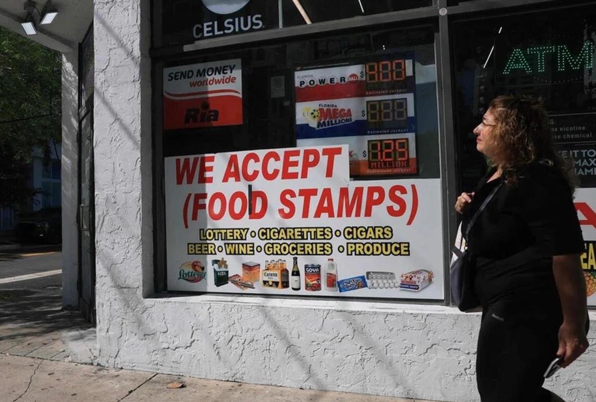 Chính quyền Mỹ nối lại một phần trợ cấp tem phiếu thực phẩm. Ảnh: AFP