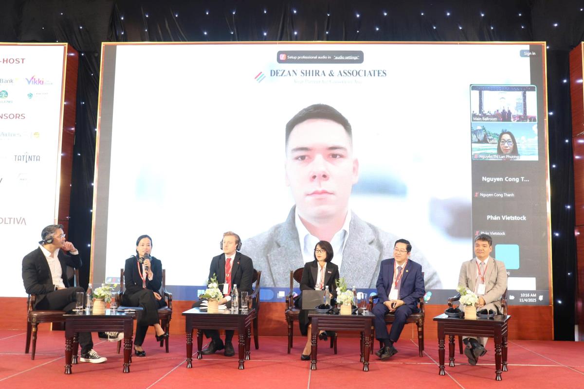 Các đại biểu tham gia thảo luận hội nhập thương mại khu vực và toàn cầu.