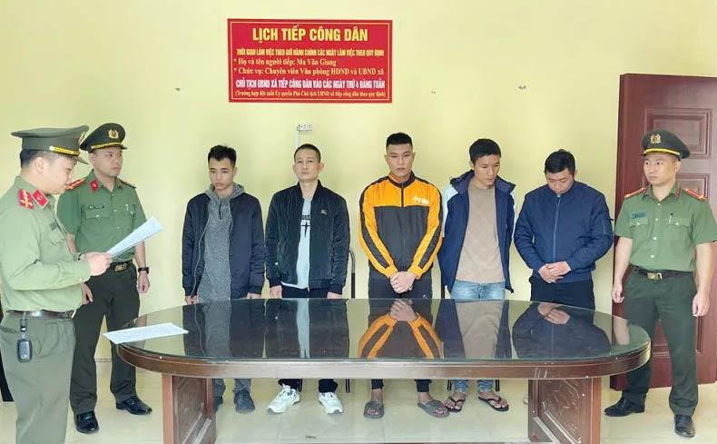 5 đối tượng tại cơ quan Công an. (Ảnh: Công an Tuyên Quang)