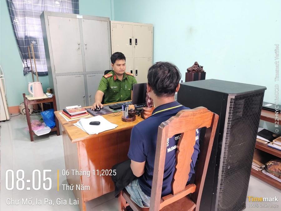 Công an xã Ia Tul xử phạt vi phạm hành chính đối với ông K.A.