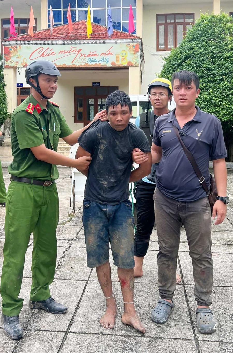 Cơ quan CSĐT Công an tỉnh Gia Lai khởi tố, bắt tạm giam Lương Ngọc Thạch (bìa trái) và Lê Hữu Quang (thứ 2 bên trái) để điều tra hành vi: “Chống người thi hành công vụ”.