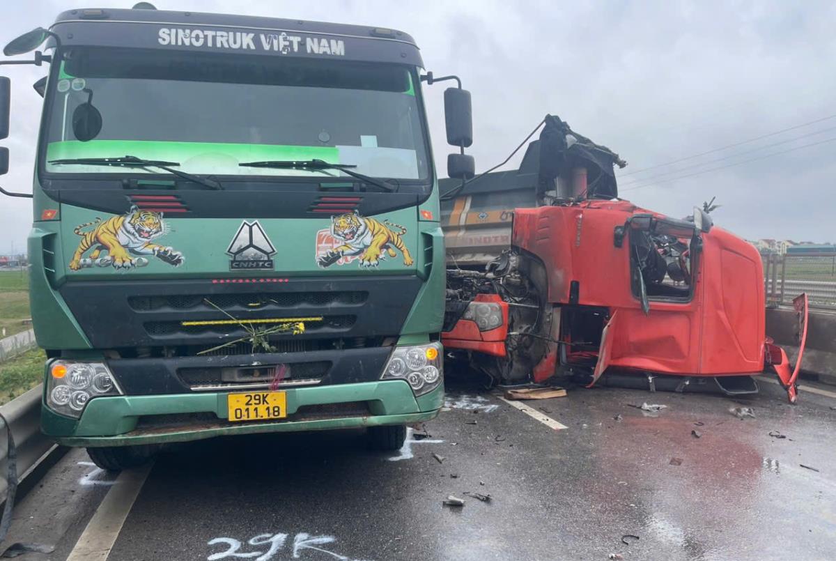 Nhiều mảnh vỡ tại hiện trường