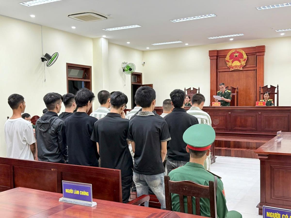 13 bị cáo liên quan đến vụ án tại phiên tòa.