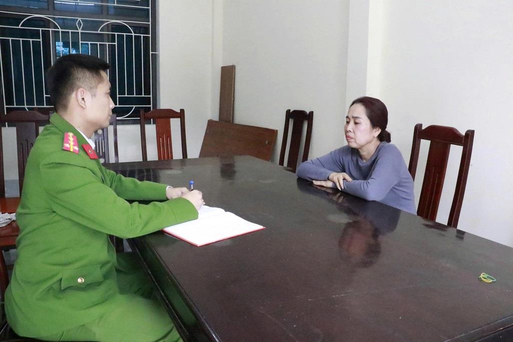 Các đối tượng trong ổ nhóm đánh bạc bị bắt giữ cùng tang vật liên quan.