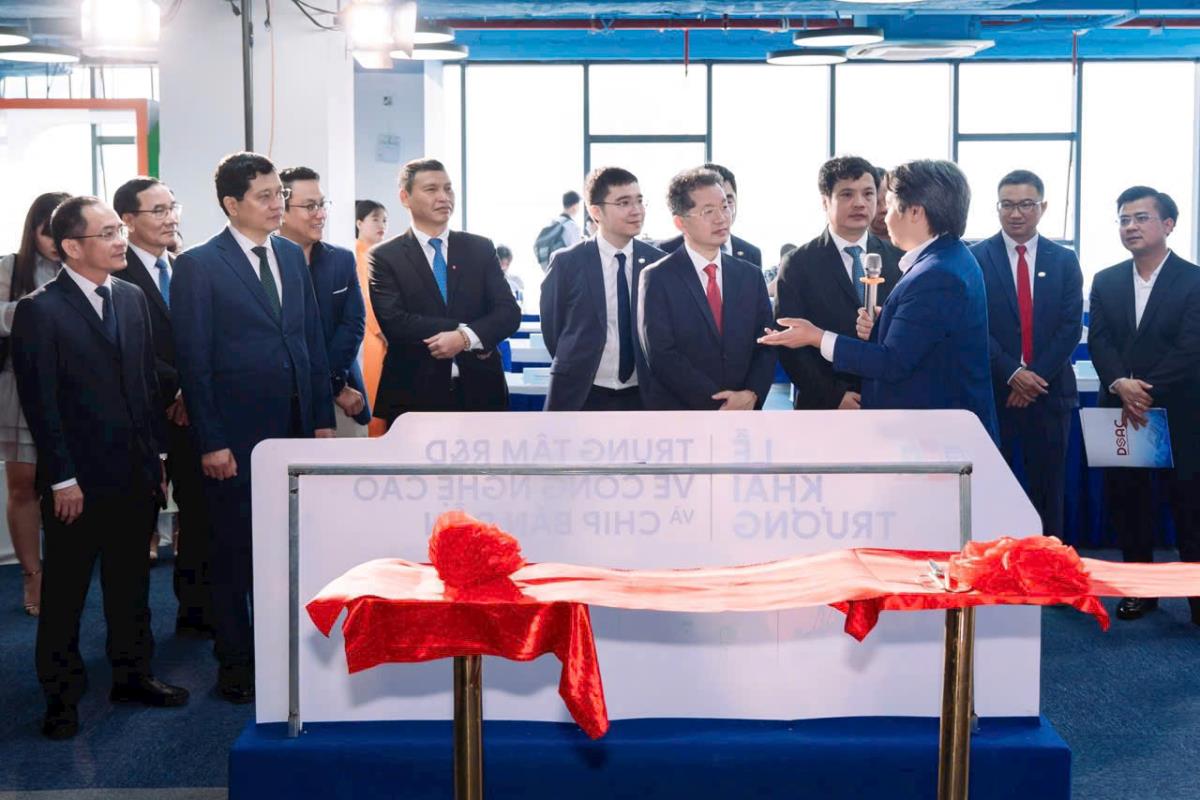 FPT khai trương trung tâm R&D về công nghệ cao và chip bán dẫn gần 3.000m2 tại Công viên phần mềm số 2 Đà Nẵng.