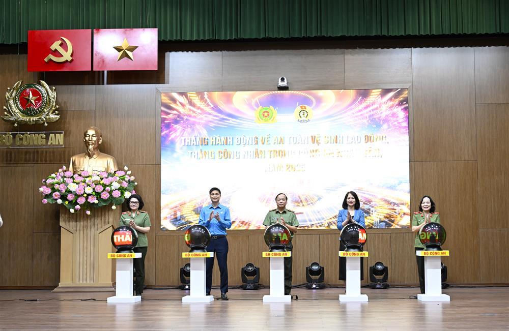 Công an TP Đà Nẵng tham gia tại điểm cầu Đà Nẵng.