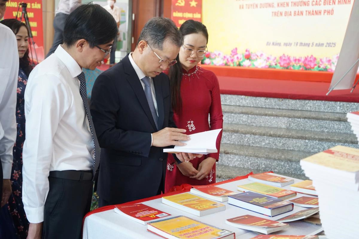 Các tiết mục văn nghệ đặc sắc với chủ đề “Sắt son lời Bác”, ca ngợi Bác Hồ kính yêu tại chương trình