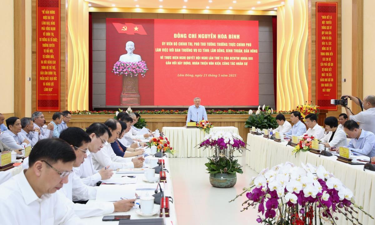 Phó Thủ tướng Thường trực Nguyễn Hòa Bình làm việc với Ban Thường vụ 3 tỉnh Lâm Đồng, Bình Thuận và Đắk Nông.