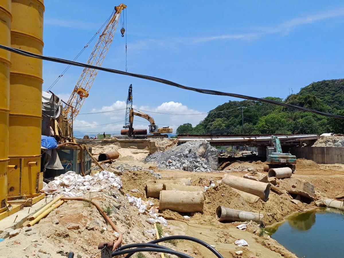 Giá cát tăng đột biến khiến nhiều công trình tư nhân lao đao.