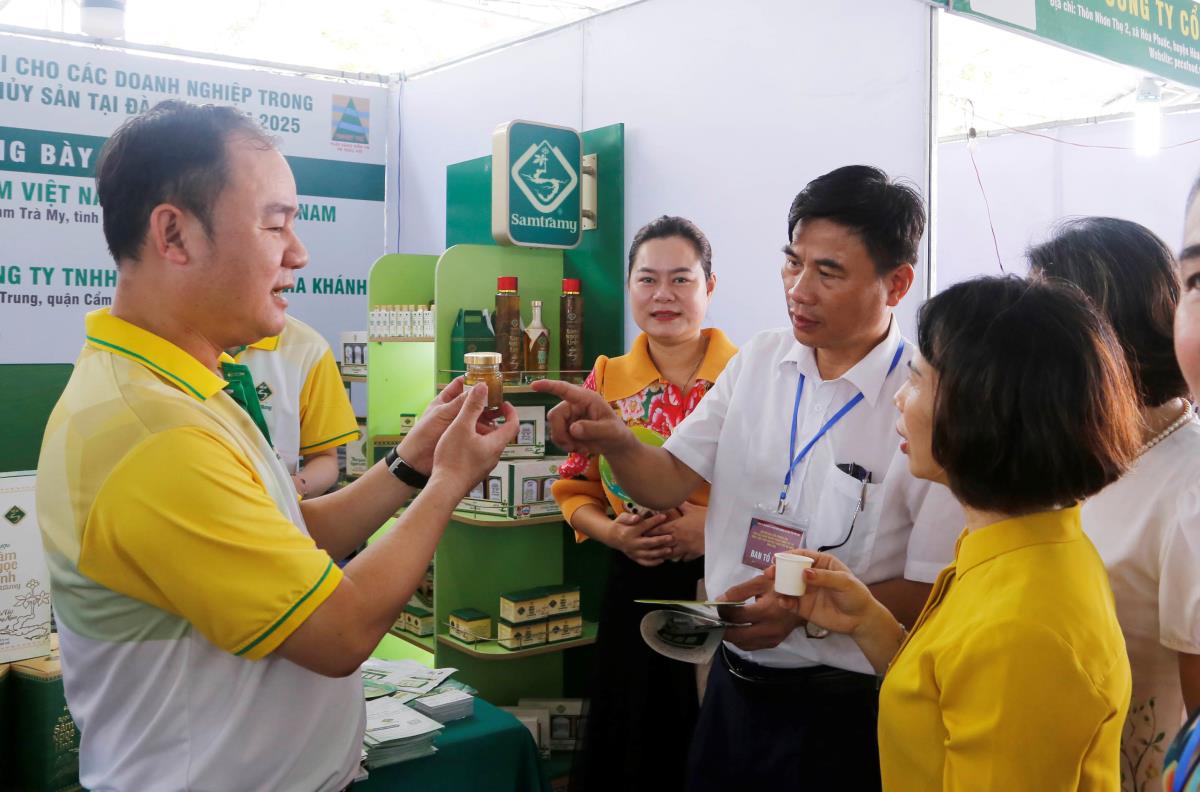 Các doanh nghiệp ký kết hợp tác trong một số nhóm ngành hàng chủ lực