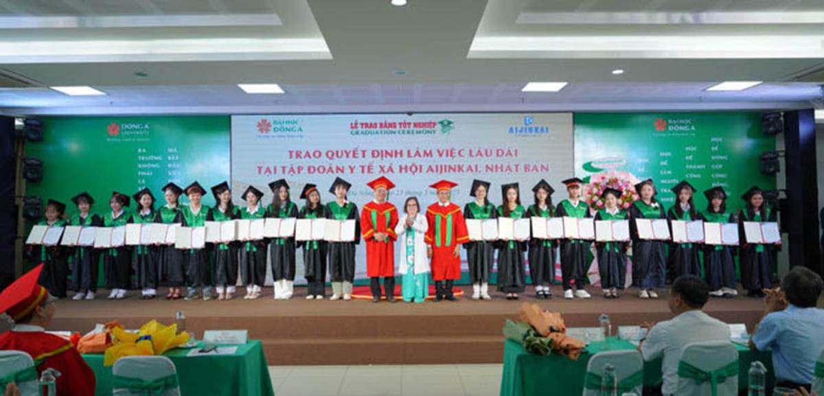 SV ngành Điều dưỡng của Trường Đại học Đông Á nhận quyết định làm việc tại Tập đoàn Y tế xã hội Aijinkai, Nhật Bản