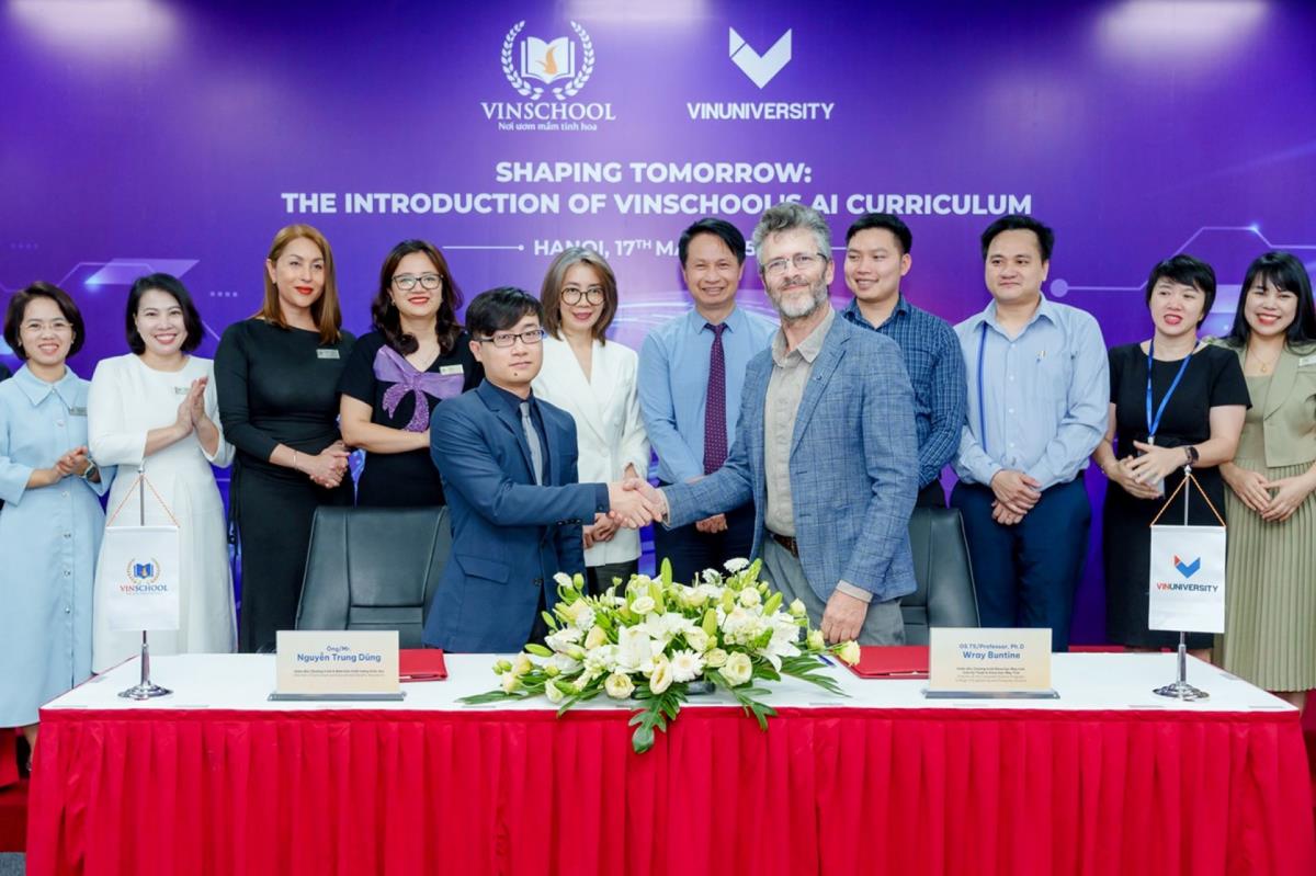 TS. Tôn Quang Cường nhận định Vinschool tiên phong xây dựng chuẩn năng lực AI là bước tiến chiến lược, thể hiện tầm nhìn giáo dục số.