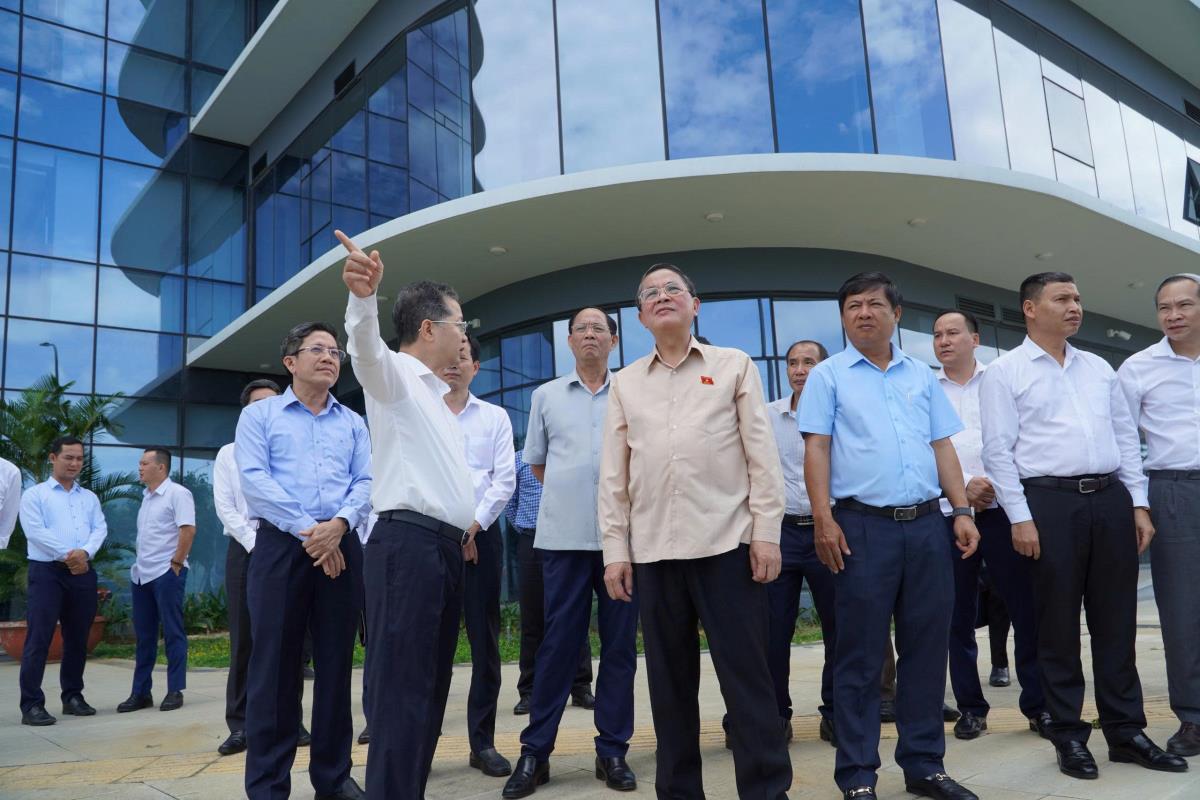 Bí thư Thành ủy Đà Nẵng Nguyễn Văn Quảng phát biểu tại buổi làm việc với Đoàn công tác của Ủy ban Thường vụ Quốc hội.