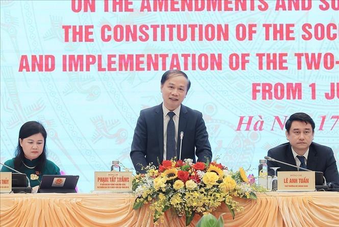 Ông Phạm Tất Thắng, Ủy viên Trung ương Đảng, Phó Trưởng ban Tuyên giáo và Dân vận Trung ương điều hành buổi họp báo.