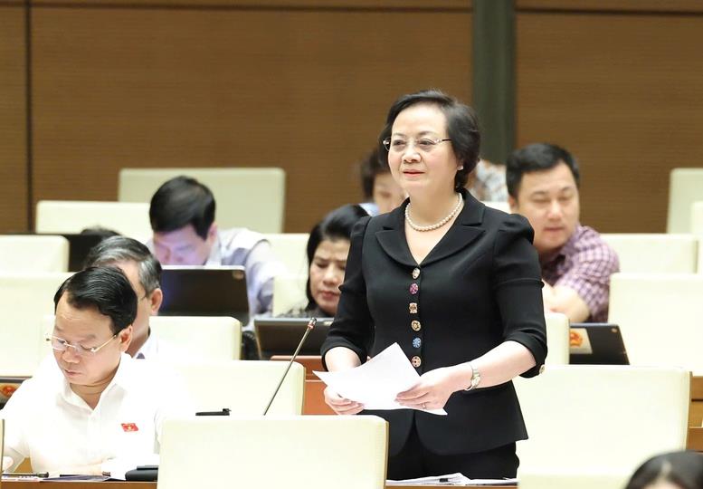 Bộ trưởng Bộ Nội vụ Phạm Thị Thanh Trà phát biểu giải trình, làm rõ một số vấn đề đại biểu Quốc hội nêu tại phiên thảo luận.