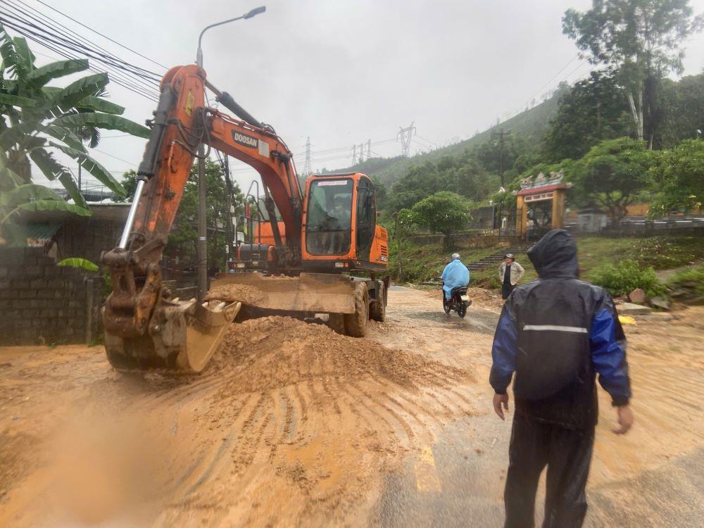 Một trong những miệng cống không được khớp nối khi thi công đường ĐT601.