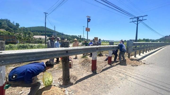 Một lối đi tự mở qua đường sắt trên địa bàn TX Đức Phổ (Quảng Ngãi) được lực lượng chức năng đóng chắn vào đầu tháng 6-2025.