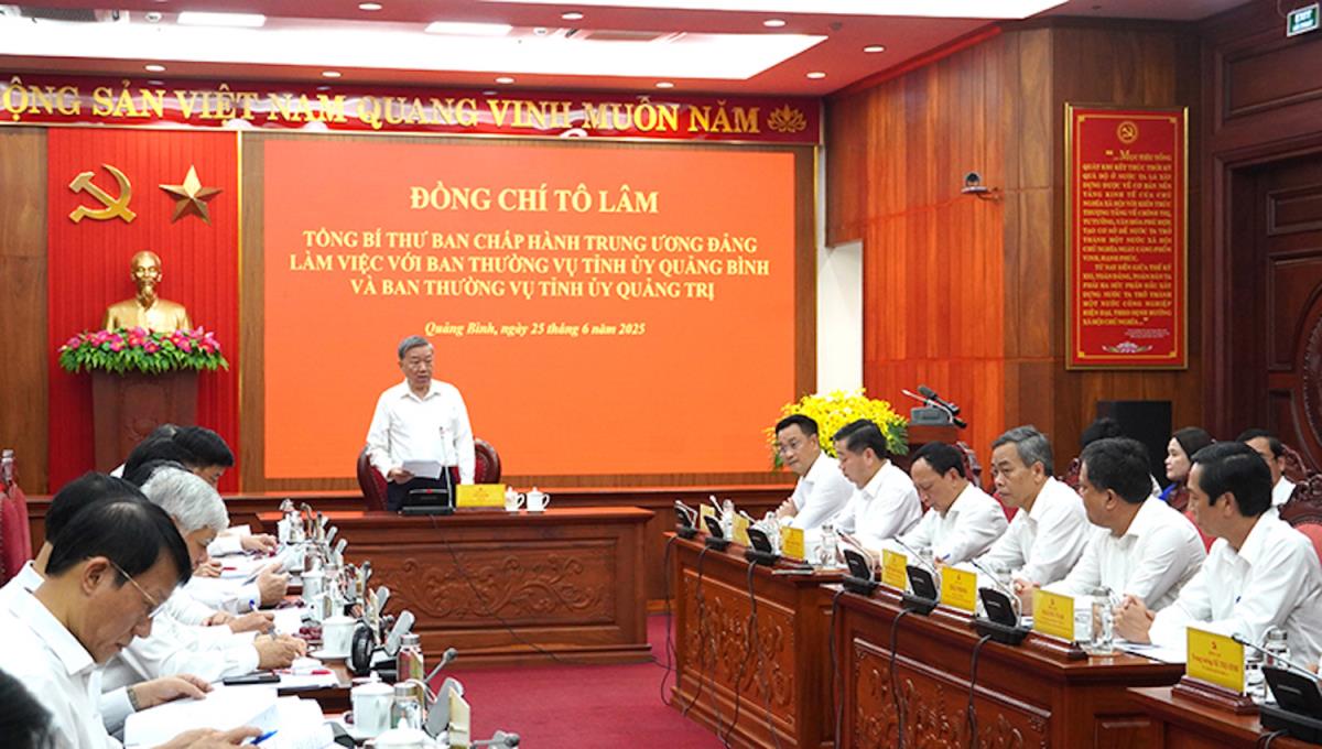 Tổng Bí thư Tô Lâm cùng đoàn công tác Trung ương làm việc với Ban Thường vụ hai tỉnh Quảng Bình và Quảng Trị.