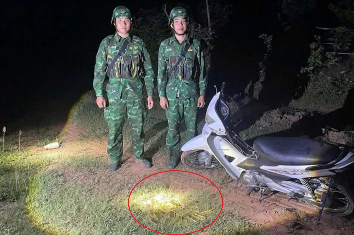 Lực lượng BĐBP Tây Ninh phát hiện 18 thỏi vàng (tổng trọng lượng 18kg) bị các đối tượng vứt lại tại hiện trường.