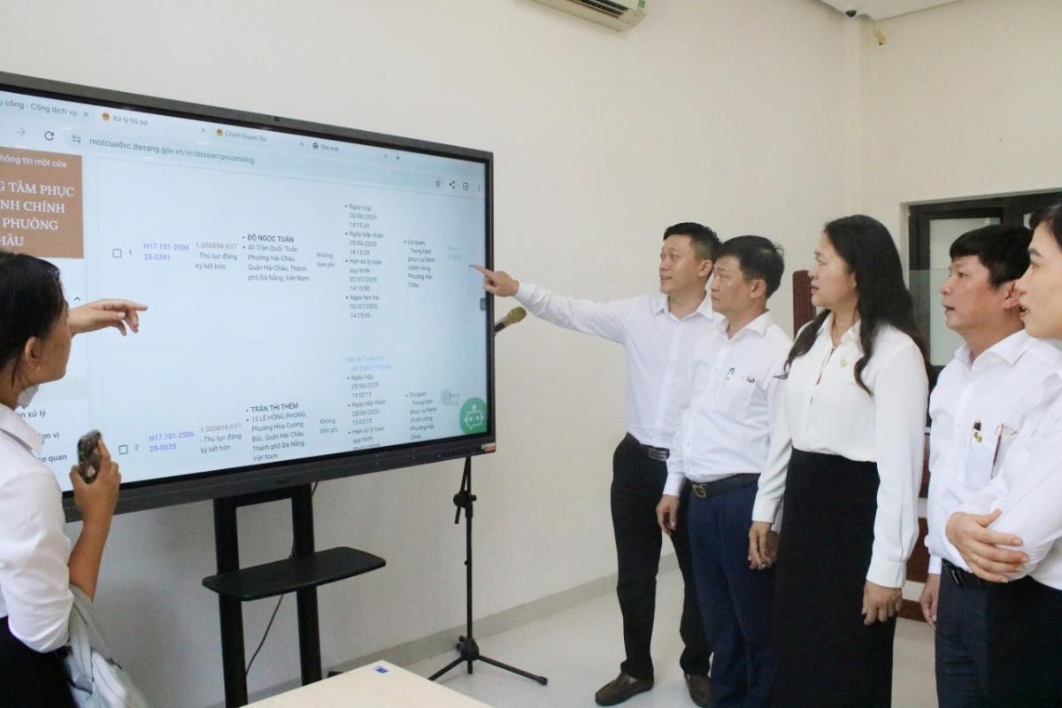 Trung tâm phục vụ hành chính công được đầu tư bài bản, hiện đại.