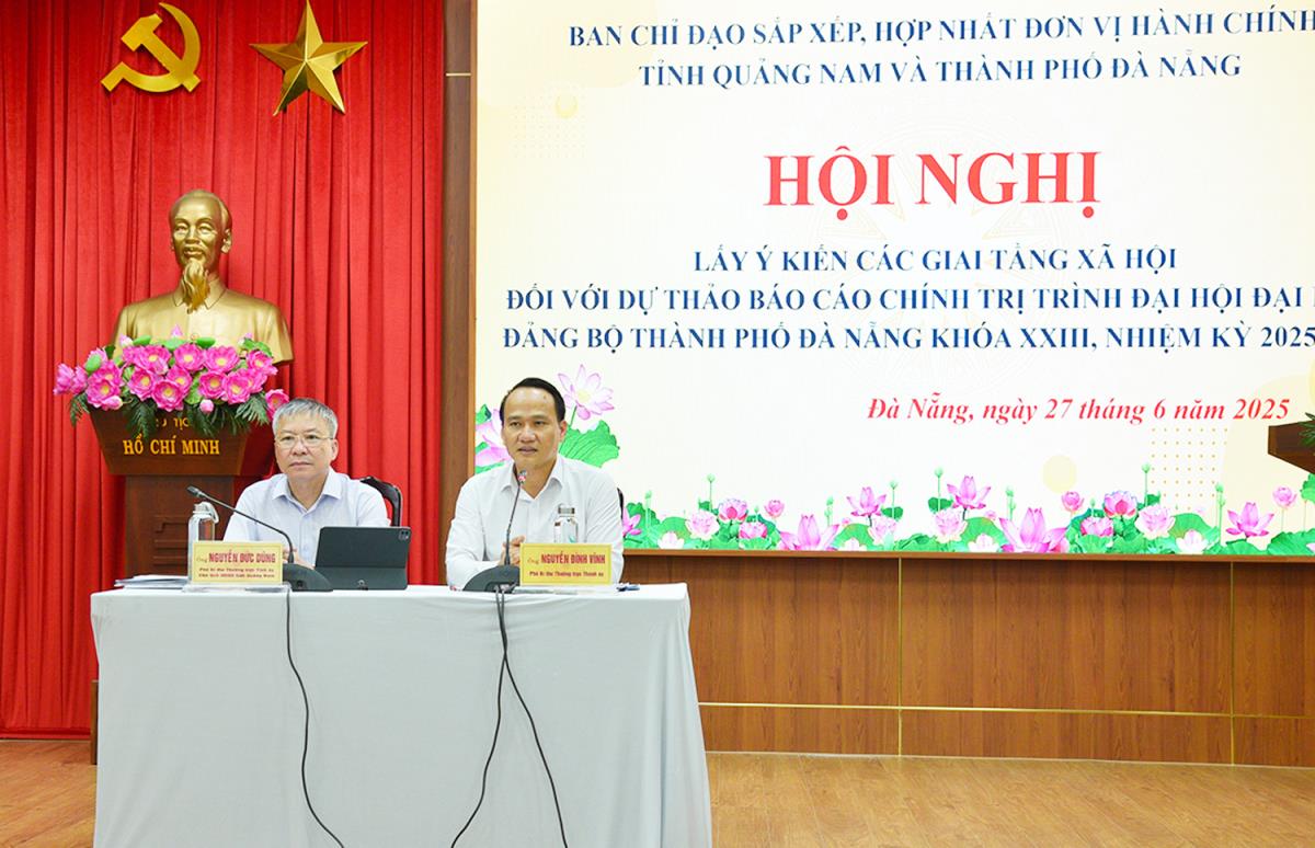 Phó Bí thư Thường trực Thành ủy Đà Nẵng Nguyễn Đình Vĩnh và Phó Bí thư Thường trực Tỉnh ủy Quảng Nam Nguyễn Đức Dũng đồng chủ trì Hội nghị.