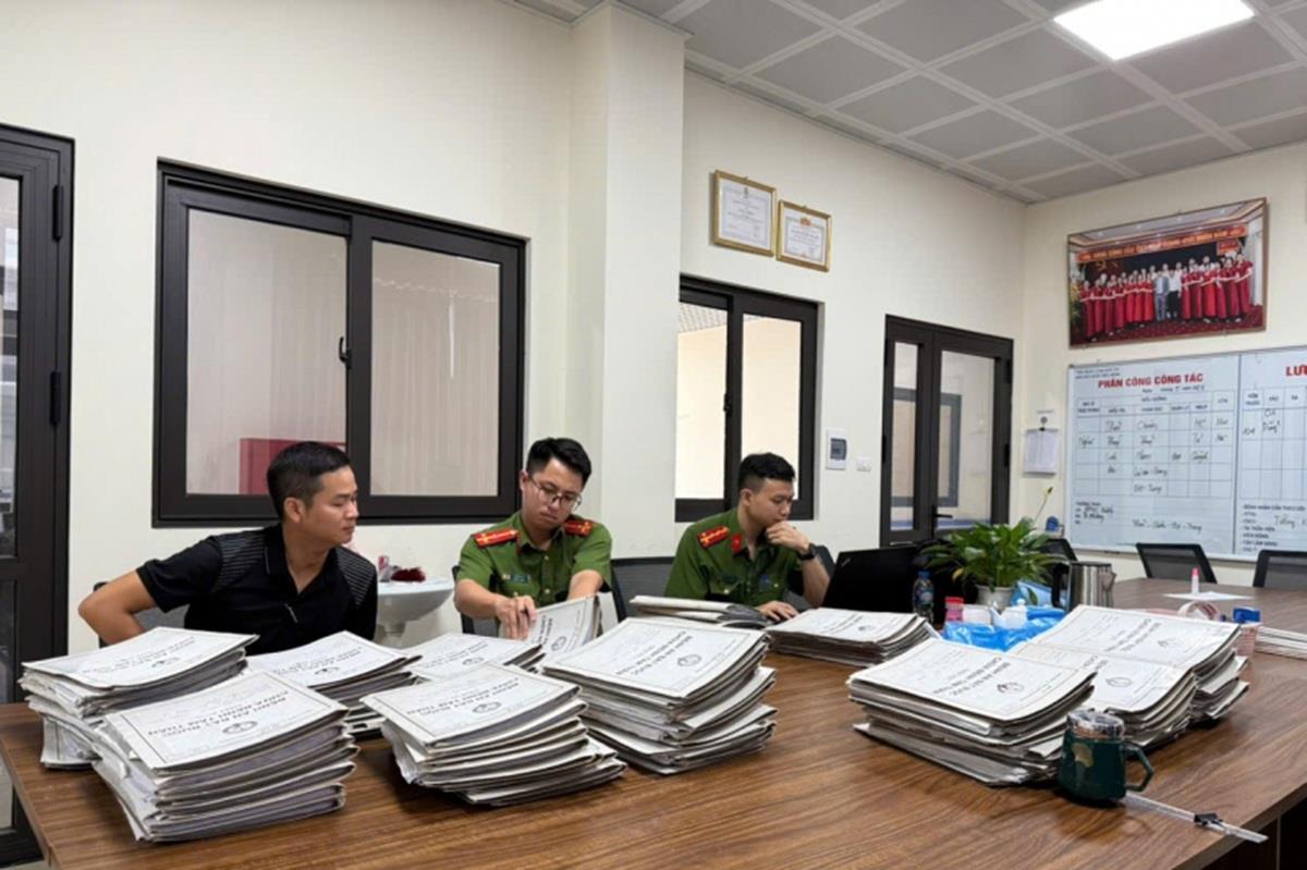 Công an thu giữ ma túy tại phòng điều trị bắt buộc của Nguyễn Thị Mai Anh tại Viện Pháp y tâm thần Trung ương.