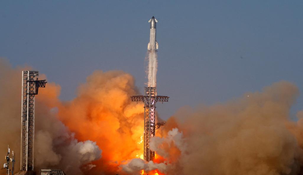 Một tàu vũ trụ Starship của Công ty SpaceX khởi hành từ trụ sở Starbase ở Texas, Mỹ hồi cuối tháng 5. Ảnh: Reuters