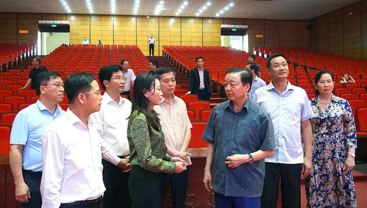 Phó Thủ tướng Trần Hồng Hà kiểm tra công tác chuẩn bị lễ công bố sáp nhập đơn vị hành chính tỉnh Quảng Trị (mới).