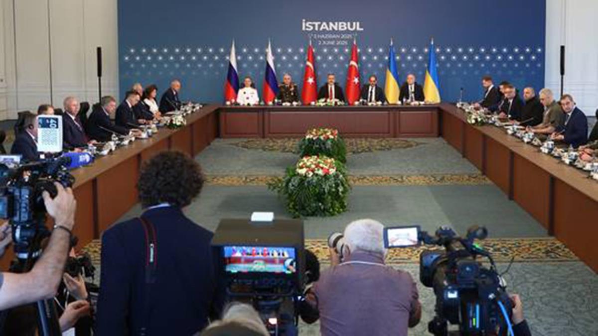 Các thành viên của phái đoàn Nga và Ukraine tham dự vòng đàm phán trực tiếp thứ hai tại Istanbul, Thổ Nhĩ Kỳ. Ảnh: Sputnik