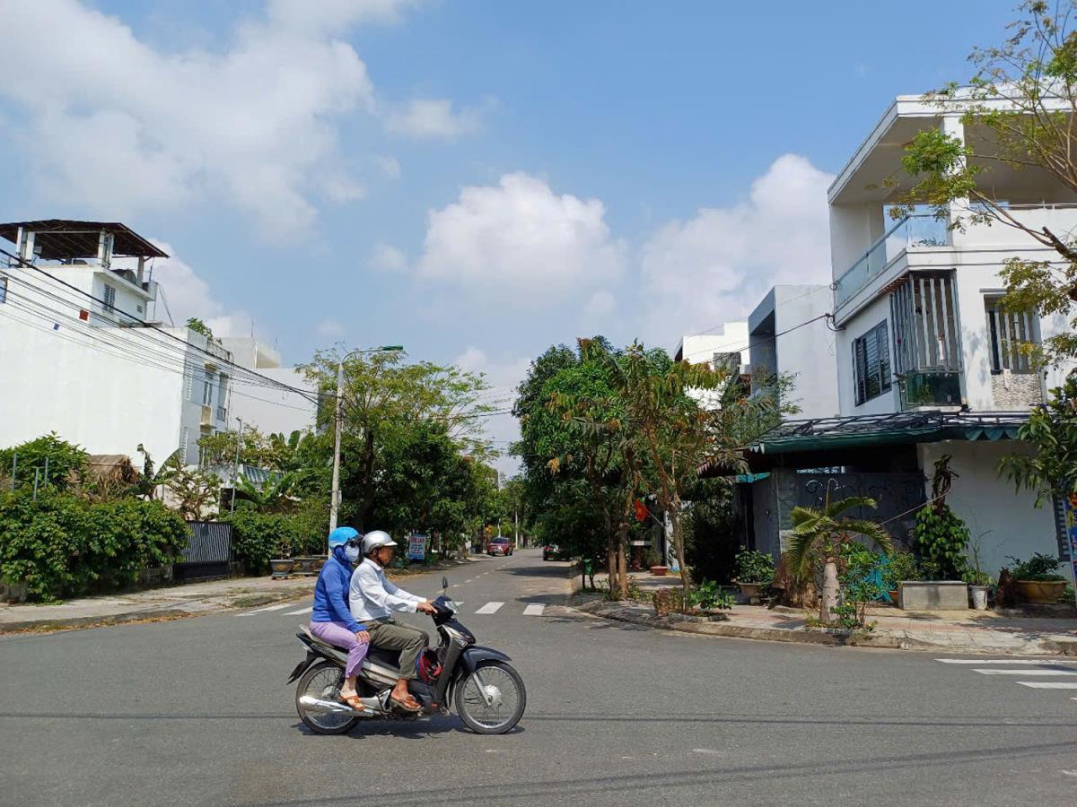 Thực tế trên đường Trung Lương 18 không có trụ sở Công ty TNHH HALLE tại địa chỉ ghi như Giấy đăng ký doanh nghiệp.
