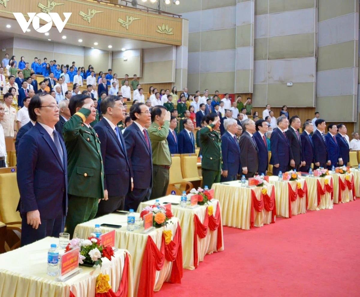 Tổng Bí thư Tô Lâm cùng đoàn công tác Trung ương đã tới dâng hương, dâng hoa tưởng niệm Tổng Bí thư Nguyễn Văn Linh