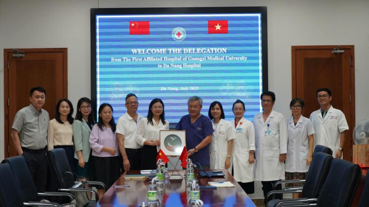 Bệnh viện Đà Nẵng đã có buổi trao đổi kinh nghiệm với Bệnh viện số I – Đại học Y khoa Quảng Tây trong chương trình đẩy mạnh hợp tác quốc tế.