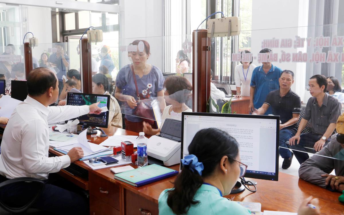 Đà Nẵng chấn chỉnh kỷ luật, kỷ cương hành chính đối với cán bộ, công chức ngay trong giai đoạn đầu thực hiện chính quyền 2 cấp.