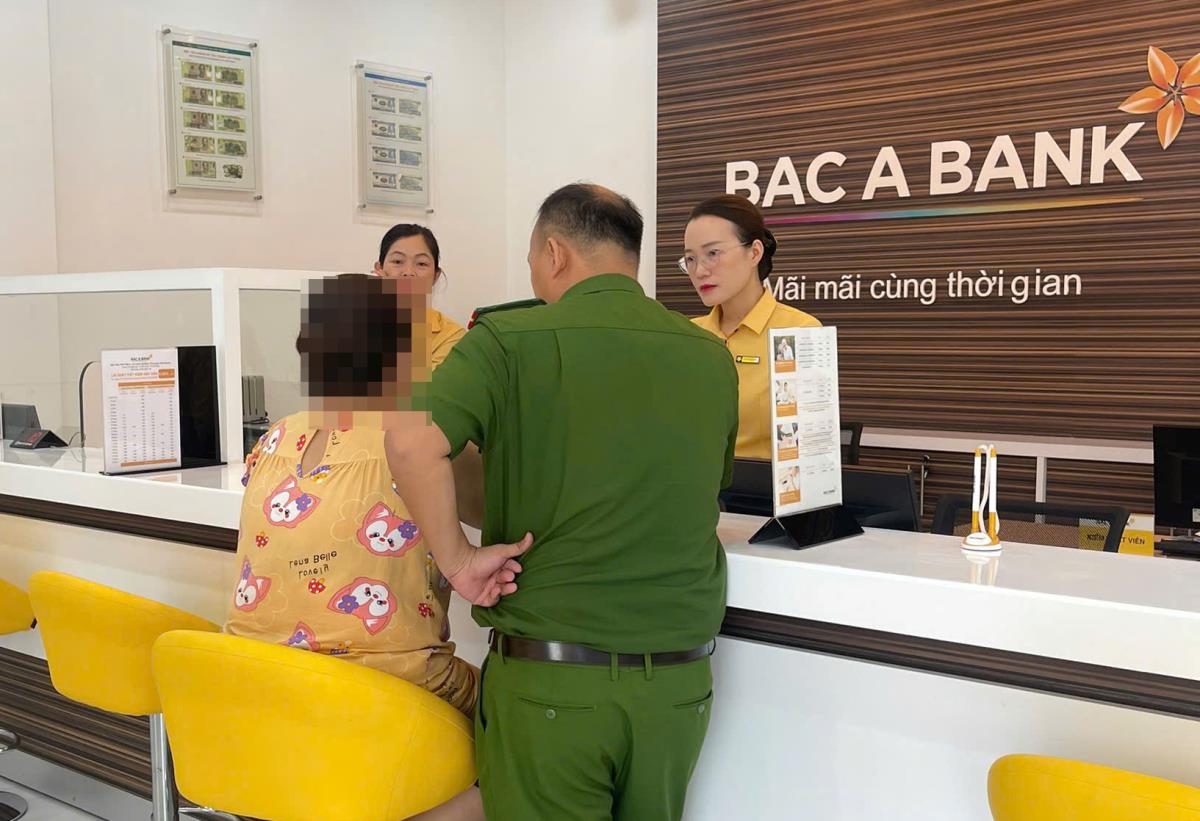 Sau khi được tuyên truyền, giải thích từ cán bộ Công an phường Hải Châu, nạn nhân đã biết mình bị lừa vào tiếp tục thực hiện giao dịch chuyển tiền.