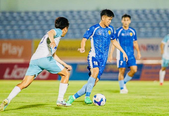 Trận đấu mới nhất của CLB Quảng Nam (áo sẫm) là trận hòa 1-1 với SHB Đà Nẵng tại Thien Long Tournament 2025.