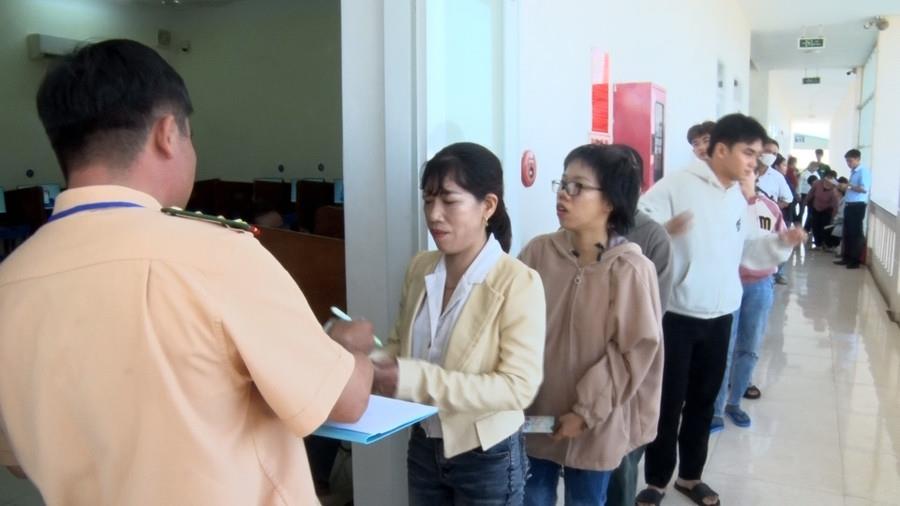 Từ ngày 21 đến 31-7, có hơn 10 ngàn thí sinh trên địa bàn tỉnh Gia Lai đăng ký tham dự sát hạch cấp giấy phép lái xe.