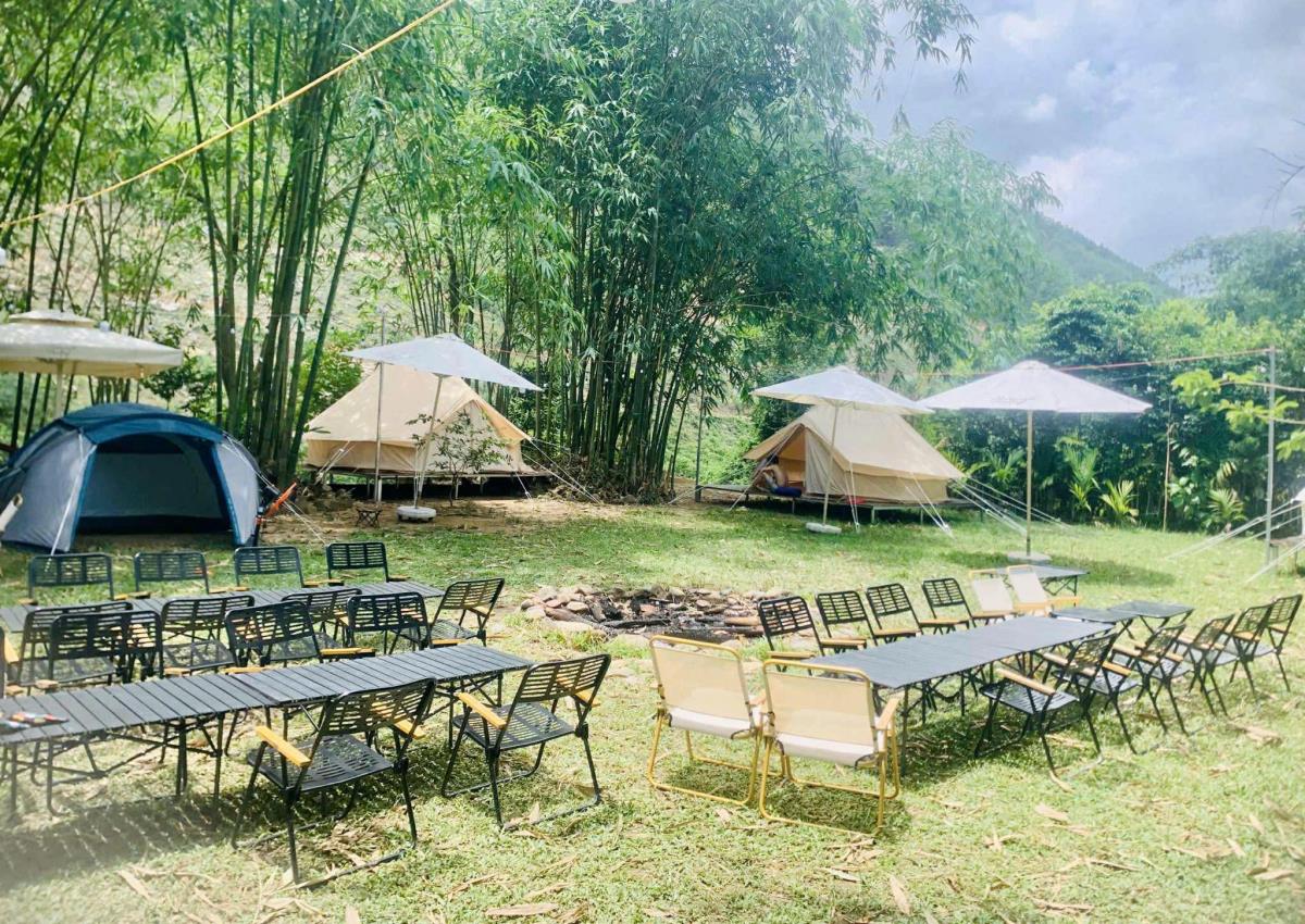 Khách du lịch lên với HTX du lịch sinh thái cộng đồng Tà Lang - Giàn Bí.