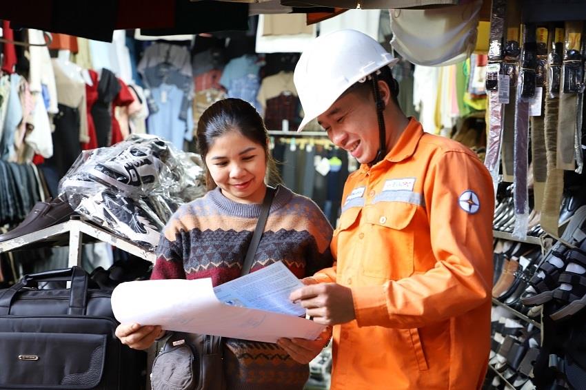 Các đơn vị chú trọng tuyên truyền an toàn điện, phòng chống cháy nổ tại các khu vực chợ, điểm kinh doanh.