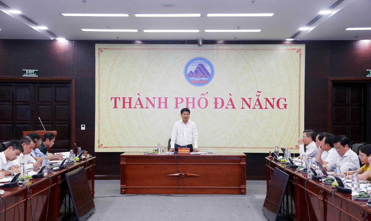 Chủ tịch UBND TP Đà Nẵng Lương Nguyễn Minh Triết chủ trì cuộc họp với các Sở Xây dựng, Sở Nông nghiệp và Môi trường.